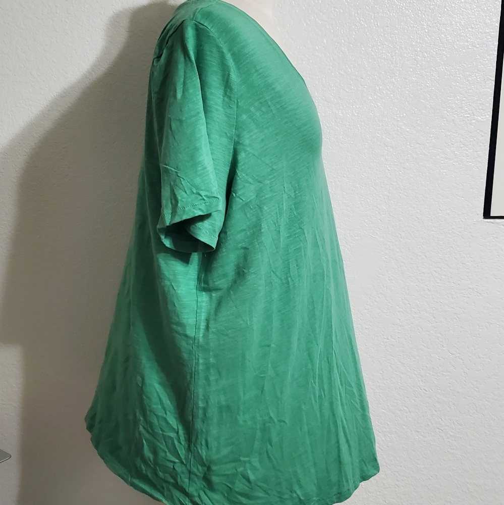 SALE **New Ladies Green Tee** - Picture 3 of 7